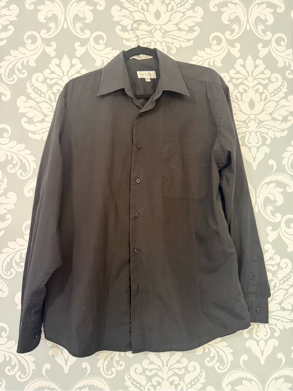 💫10/$25 • Van Heusen Black Long-Sleeve Dress Shirt